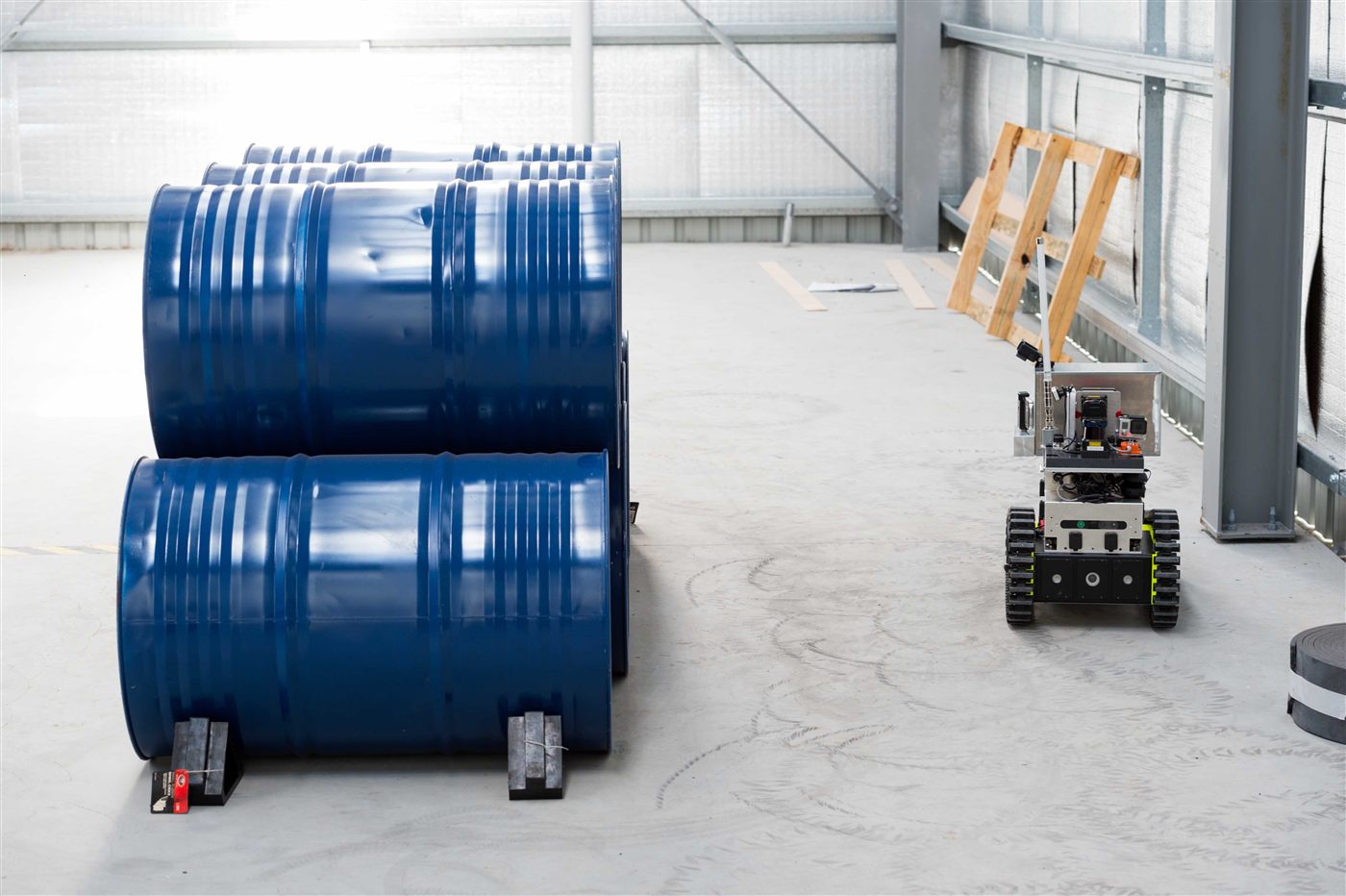 PALLAS.75 UGV bei der Inspektion von Industriefässern — IAEA Robotics Challenge